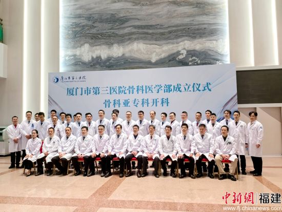 ����ͼΪҽ����Ա��Ӱ����־�� ��