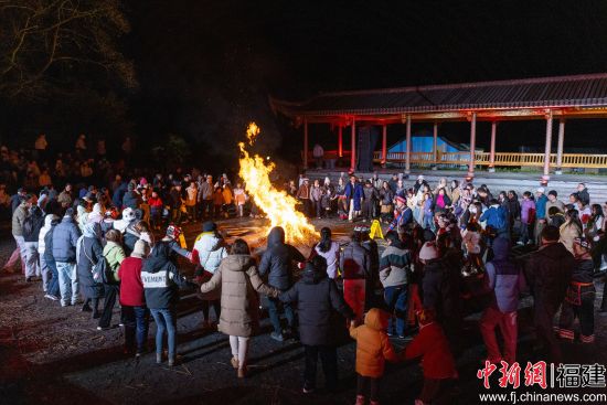 ¡¡¡¡óô»ð»î¶¯¡£¸ÊÒ¶±ó ¹©Í¼ ¡¡¡¡óô»ð»î¶¯¡£¸ÊÒ¶±ó ¹©Í¼