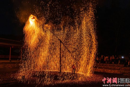 ¡¡¡¡¡°»ð·ï»Ë¡±±íÑÝ¡£¸ÊÒ¶±ó Éã ¡¡¡¡¡°»ð·ï»Ë¡±±íÑÝ¡£¸ÊÒ¶±ó Éã