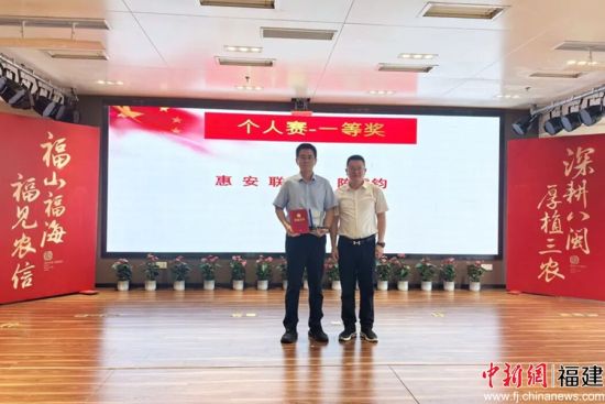 惠安农信联社陈霆钧勇夺2025年福建农信数据分析技能竞赛决赛一等奖。 惠安农信联社陈霆钧勇夺2025年福建农信数据分析技能竞赛决赛一等奖。