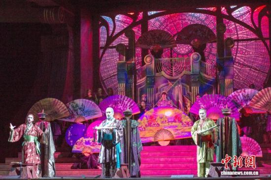 图为《图兰朵》剧照。(厦门闽南大戏院 供图) 图为《图兰朵》剧照。(厦门闽南大戏院 供图)