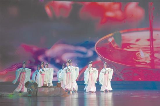 歌舞表演展现福鼎白茶魅力 歌舞表演展现福鼎白茶魅力