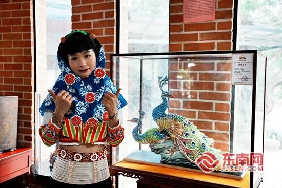 陈媚媚参与创作的作品《富贵吉祥》获百鹤金鼎奖。受访者 供图 陈媚媚参与创作的作品《富贵吉祥》获百鹤金鼎奖。受访者 供图