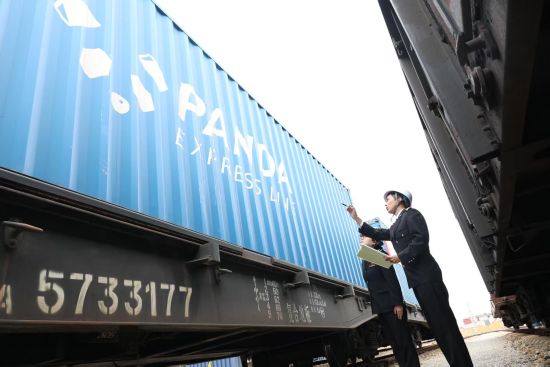 ������Ա���ڶԻ�����в��� ��ܷ�롢���꺭 ��ͼ