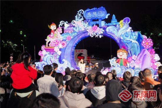 成功门舞台增设特别互动环节,欢迎市民打卡体验。厦门文旅供图 成功门舞台增设特别互动环节,欢迎市民打卡体验。厦门文旅供图