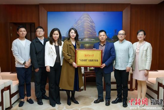 �������ȴ�ѧ��Ȫ�ݴ��Ժ��������˼���Ρ�ʵ����ѧ����