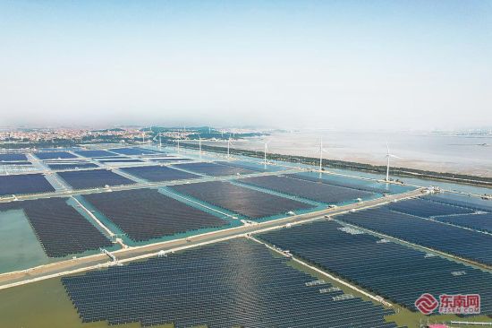 该光伏电站综合利用约2500亩海域。 该光伏电站综合利用约2500亩海域。