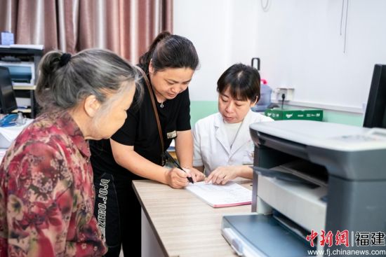 长汀县汀州镇社区卫生服务中心家庭医生签约图片。 长汀县汀州镇社区卫生服务中心家庭医生签约图片。