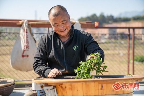 ºÎÀíÐ˲μӻչʾËÉϪ²èÎÄ»¯ ÊÜ·ÃÕß¹©Í¼ ºÎÀíÐ˲μӻչʾËÉϪ²èÎÄ»¯ ÊÜ·ÃÕß¹©Í¼