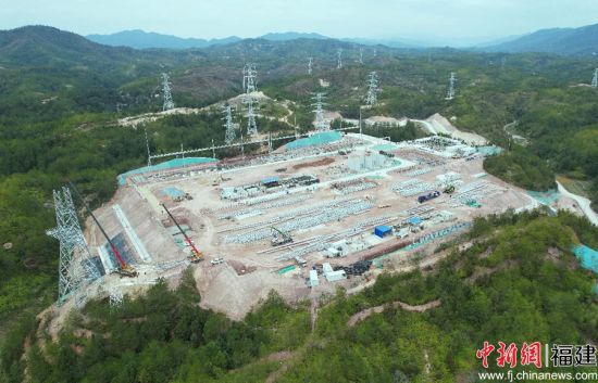 ��������ʩ���еĸ���͡��500ǧ�����վ����־�� ��