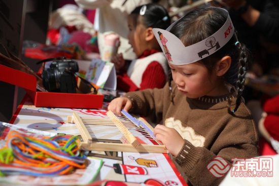 小读者沉浸式体验绘本带来的快乐 小读者沉浸式体验绘本带来的快乐