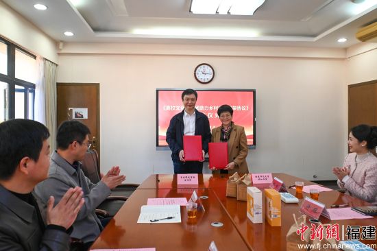 图为签约仪式现场。 图为签约仪式现场。