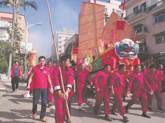 鸿渐村“送王船”巡境仪式 (资料图片) 鸿渐村“送王船”巡境仪式 (资料图片)