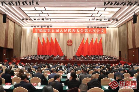 1��15�գ������е������������������λ���ڶ���ȫ������ٿ������������� Ҷ���� ��