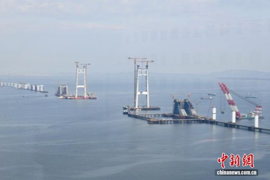 1月16日,空中俯瞰建设中的厦金大桥(厦门段)。中新社记者 王东明 摄 1月16日,空中俯瞰建设中的厦金大桥(厦门段)。中新社记者 王东明 摄