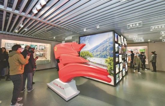 “沪明情 向未来—上海、三明两地红色文化传承主题展”在中共一大纪念馆专题展厅开展。 “沪明情 向未来—上海、三明两地红色文化传承主题展”在中共一大纪念馆专题展厅开展。