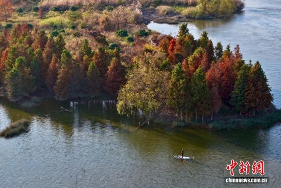 1��19�գ����ݽ���ˮɼ���ԣ����尮���������棬������Ȼ֮Ȥ�������˻���Ƭ����������� ������ ��