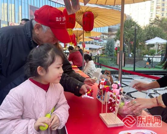 ÏÖ³¡µÄÎÄÃ÷Êм¯ÎüÒýÁ˲»ÉÙÊÐÃñÓοÍפ×ã¡£¶«ÄÏÍø¼ÇÕß¡¡Â¬³¬Ó± Éã ÏÖ³¡µÄÎÄÃ÷Êм¯ÎüÒýÁ˲»ÉÙÊÐÃñÓοÍפ×ã¡£¶«ÄÏÍø¼ÇÕß¡¡Â¬³¬Ó± Éã