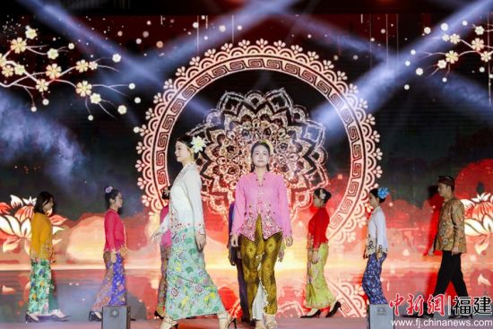 ¡¡¡¡ÑݳöÏÖ³¡ ¡¡¡¡ÑݳöÏÖ³¡