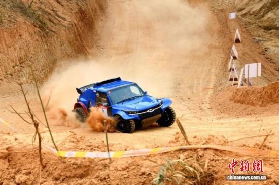 图为越野赛现场。陈建荣 摄 图为越野赛现场。陈建荣 摄