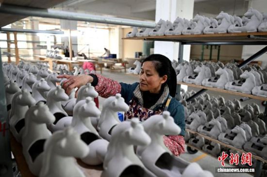 Å©ÀúÂíÄê´º½ÚÁÙ½ü£¬ÈªÖÝ˳ÃÀ¼¯ÍÅÓÐÏÞÔðÈι«Ë¾ÊÕµ½²»ÉÙº£ÍâÉúФ´É¶©µ¥¡£Í¼Îª¹¤ÈËÕýÔÚ³µ¼ä×÷Òµ¡£ÖÐÐÂÍø¼ÇÕß ÂÀÃ÷ Éã Å©ÀúÂíÄê´º½ÚÁÙ½ü£¬ÈªÖÝ˳ÃÀ¼¯ÍÅÓÐÏÞÔðÈι«Ë¾ÊÕµ½²»ÉÙº£ÍâÉúФ´É¶©µ¥¡£Í¼Îª¹¤ÈËÕýÔÚ³µ¼ä×÷Òµ¡£ÖÐÐÂÍø¼ÇÕß ÂÀÃ÷ Éã