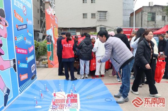 趣味活动。东南网记者 潘月容 摄 趣味活动。东南网记者 潘月容 摄