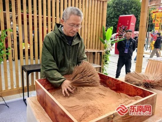 永春制香。东南网记者 谢玉妹 摄 永春制香。东南网记者 谢玉妹 摄