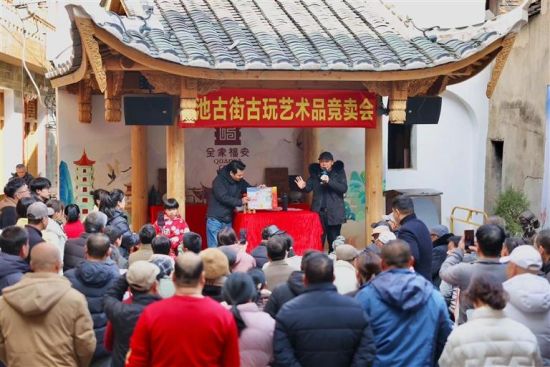 修缮后的莲池历史文化街区常态化开展文化活动。李郁 摄 修缮后的莲池历史文化街区常态化开展文化活动。李郁 摄