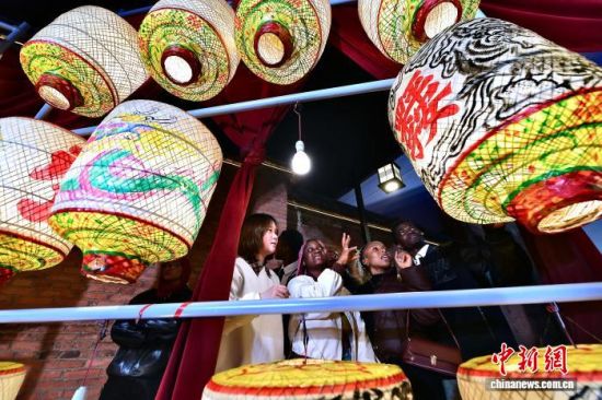 ��30��������ѧ������ʷ�Ļ������˽�չʾ�ĸ��յơ���������� �ű� ��