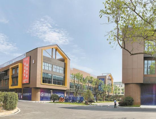 �����в�ɽ��������С���ڣ���һ�˹�˾����ҵģʽ���Ϸ�չ׳�󡣣��ܷ��߹�ͼ��