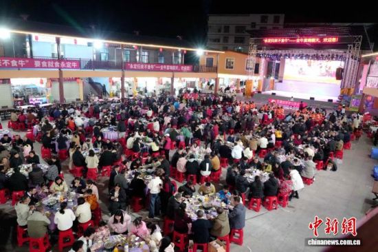 1��31������λ�ڸ�����������������ӡ����¥�����ҹ���һ���������ڵ���ţ����Լ��ϯ��50�����ͼ�ȫţʢ��Ʈ��ӭ�͡�����Ƽ ��