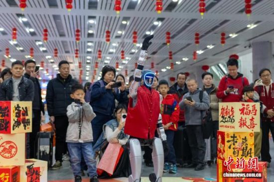 2��2�գ�Ȫ��վ�ٰ촺�����ջ��ͼΪ���ܻ���������ں�Ӱ����˴ ��