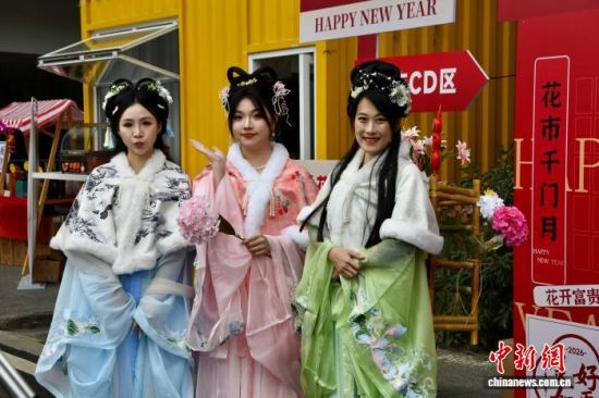 2��1�գ��������Ź�װ�仨�С� ��������� ������ ��