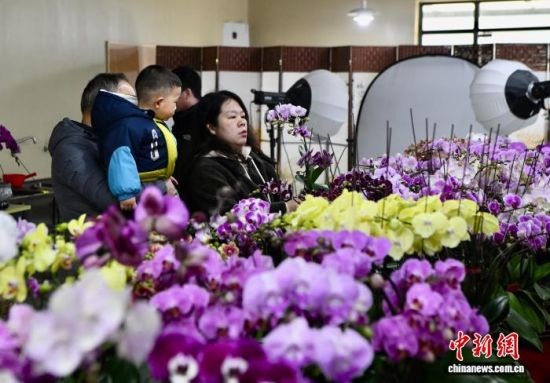 2��1�գ������ڸ������ٻ���԰�´����й����������� ��������� ������ �� 