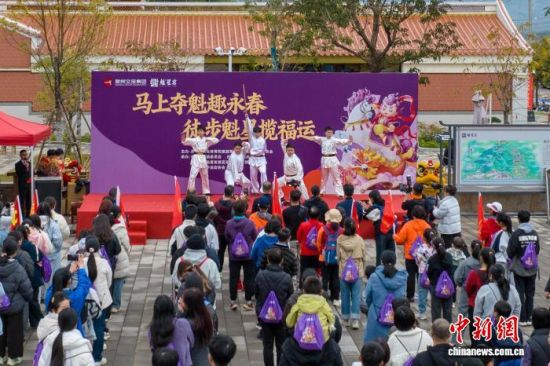 ��2��1�վٰ�ġ����϶��Ȥ�������´�����ͽ����ϣ�ȭʦ�ǵİ׺�ȭ����չ�֡������������Ķ�����ζ����Сǿ ��