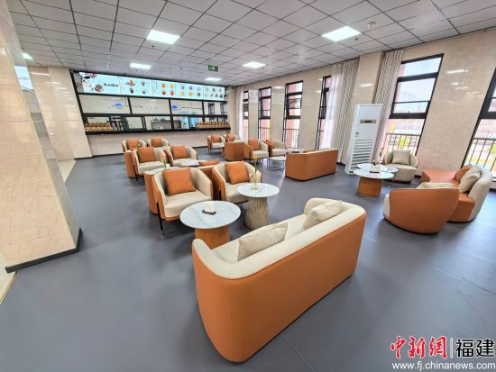 ����ͼ˵�����ű��г���Ԣ�������ˡ���ɫ��������������Ʒ�ɡ�������Ϊһ�壬Ӫ�����Ԫ���ķ��ɿռ䣬�ö�������Ҳ��Ʒ�ʻ������Ի�����Ϊ������Ա���������ġ���������վ�����ó�����Ա����ס����Ϣ���Ͳͣ������������ܻ��ı�ݺ���ů���������ˡ��ؼҡ��ĸо���