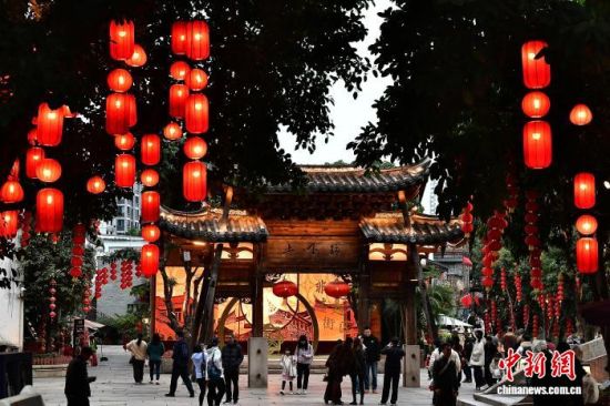 2��1�գ����Ŵ����ٽ����������º���ʷ�Ļ������ŵƽ�ʣ�һ��ϲ������ľ������������ �ű� ��