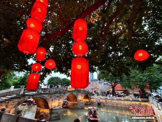 2��1�գ����Ŵ����ٽ����������º���ʷ�Ļ������ŵƽ�ʣ�һ��ϲ������ľ������������ �ű� ��