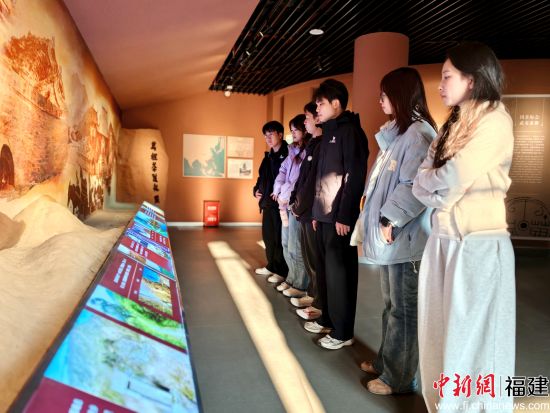 ����ʵ����������ɽ�в���ݿ�չ�Ļ����С����־ ��