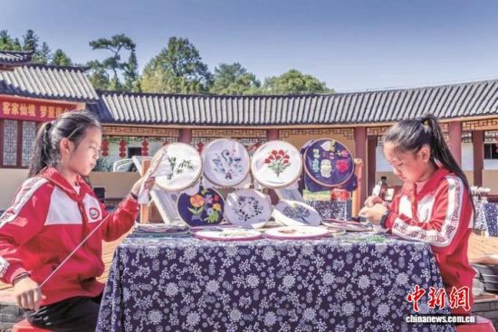 ͼΪѧ��չʾ�ͼҴ��塣������