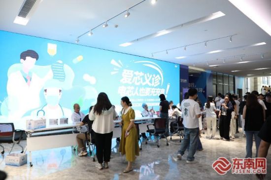 2025年9月25日,上海专家团队赴宁德时代新能源股份有限公司开展义诊活动。宁德市医院供图 2025年9月25日,上海专家团队赴宁德时代新能源股份有限公司开展义诊活动。宁德市医院供图