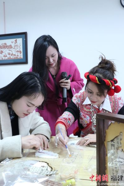 ������Ա�ԡ�ͬ�����١�������䡱Ϊ������н��ҶѴ�������ƴ���빴���д��ݶԼ������С�Ҷ���� ��