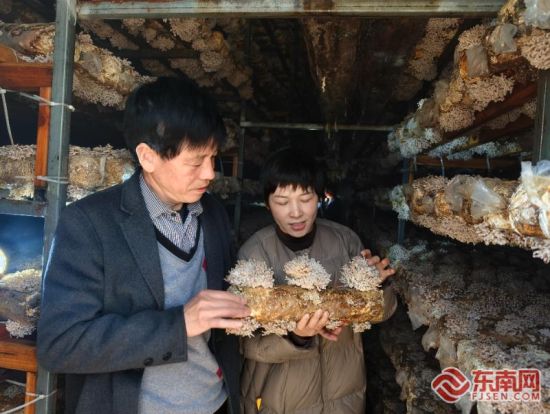 �����ؿƼ�����Ա����鿴��צ�������������������ý������ ��ͼ