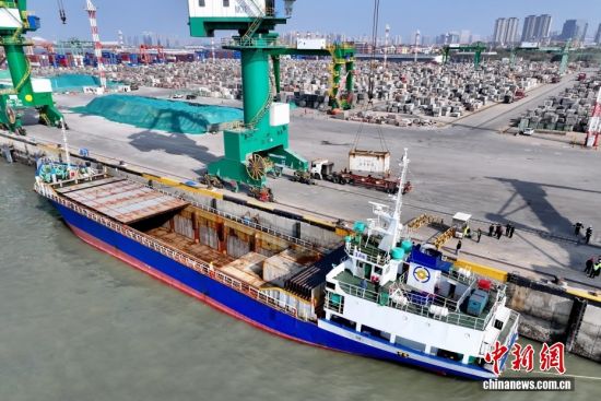 ͼΪ�ӽ���ʻ���ġ���н�֡������ź�����ͷж���������˻���Ƭ����������� ������ ��