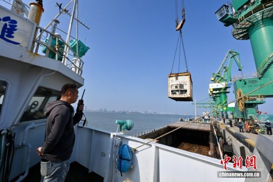 ͼΪ̨�崬Ա�ڴ����öԽ���ң��ж������������� ������ ��