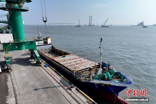 ͼΪ����н�֡������ź�����ͷװ����Զ���������ڽ����е��ý���ţ����ŶΣ��������˻���Ƭ����������� ������ ��