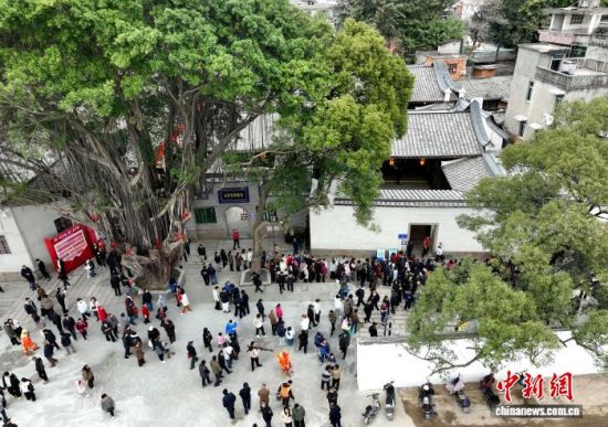 2��7�գ���ʯ�ʾӶ��������С����������� ���� ��