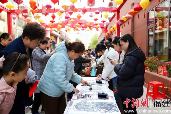 ËÍ´ºÁª»î¶¯ÏÖ³¡È˳±Ó¿¶¯¡£ ËÍ´ºÁª»î¶¯ÏÖ³¡È˳±Ó¿¶¯¡£