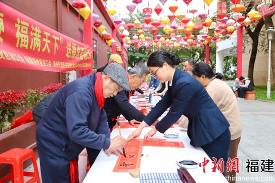 ÕÄÖÝ¿ª·¢Çø¿ªÕ¹¡°·ÜÂíÑï±Þ ¸£ÂúÌìÏ¡±ËÍ´ºÁª»î¶¯¡£ ÕÄÖÝ¿ª·¢Çø¿ªÕ¹¡°·ÜÂíÑï±Þ ¸£ÂúÌìÏ¡±ËÍ´ºÁª»î¶¯¡£