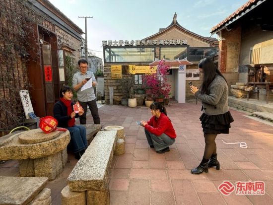 拍摄现场(东南网记者 李霖 摄) 拍摄现场(东南网记者 李霖 摄)